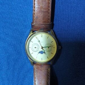 Elegant Gold and Brown Leather Watch